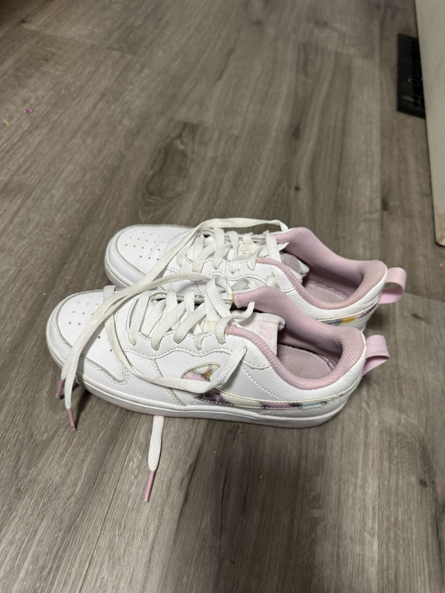 girls nike