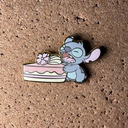 Stitch with Cake – Loungefly Disney Lilo & Stitch Floral Pin – BoxLunch