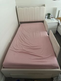 Toddler bed with Mattress