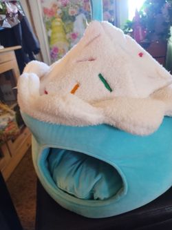Cupcake animal bed, cats dogs...