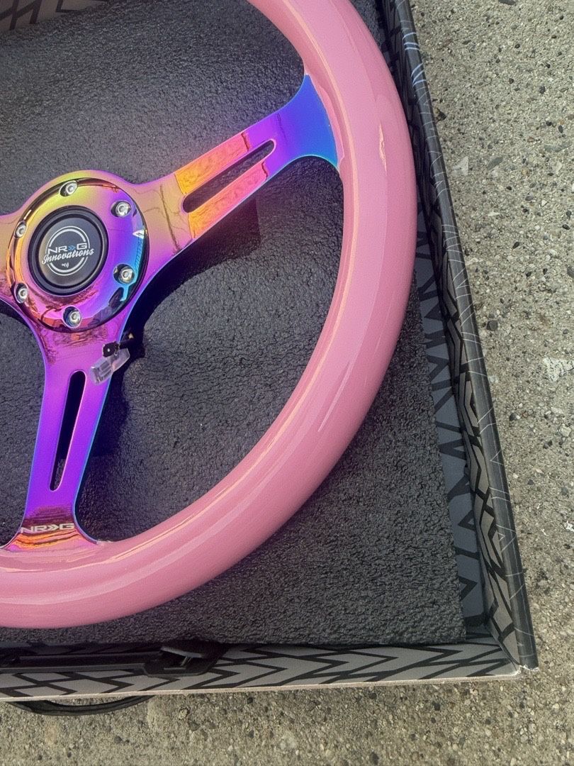 NRG Steering Wheel - 350mm 25mm Deep Configuration, Classic Wood Grain Wheel, 3 Neochrome Spokes- Solid Pink Painted Grip