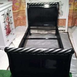 Princess Style Twin Bed Frame Colors Black Gloss And Silver Has Been Refurbished 