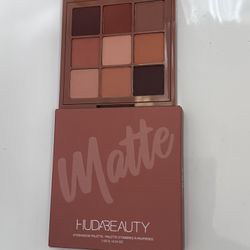 Huda Beauty Eyeshadow Pallet
