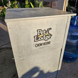 Heavy Duty Metal Dog Feeder – Pet Lodge Chow Hound -$40