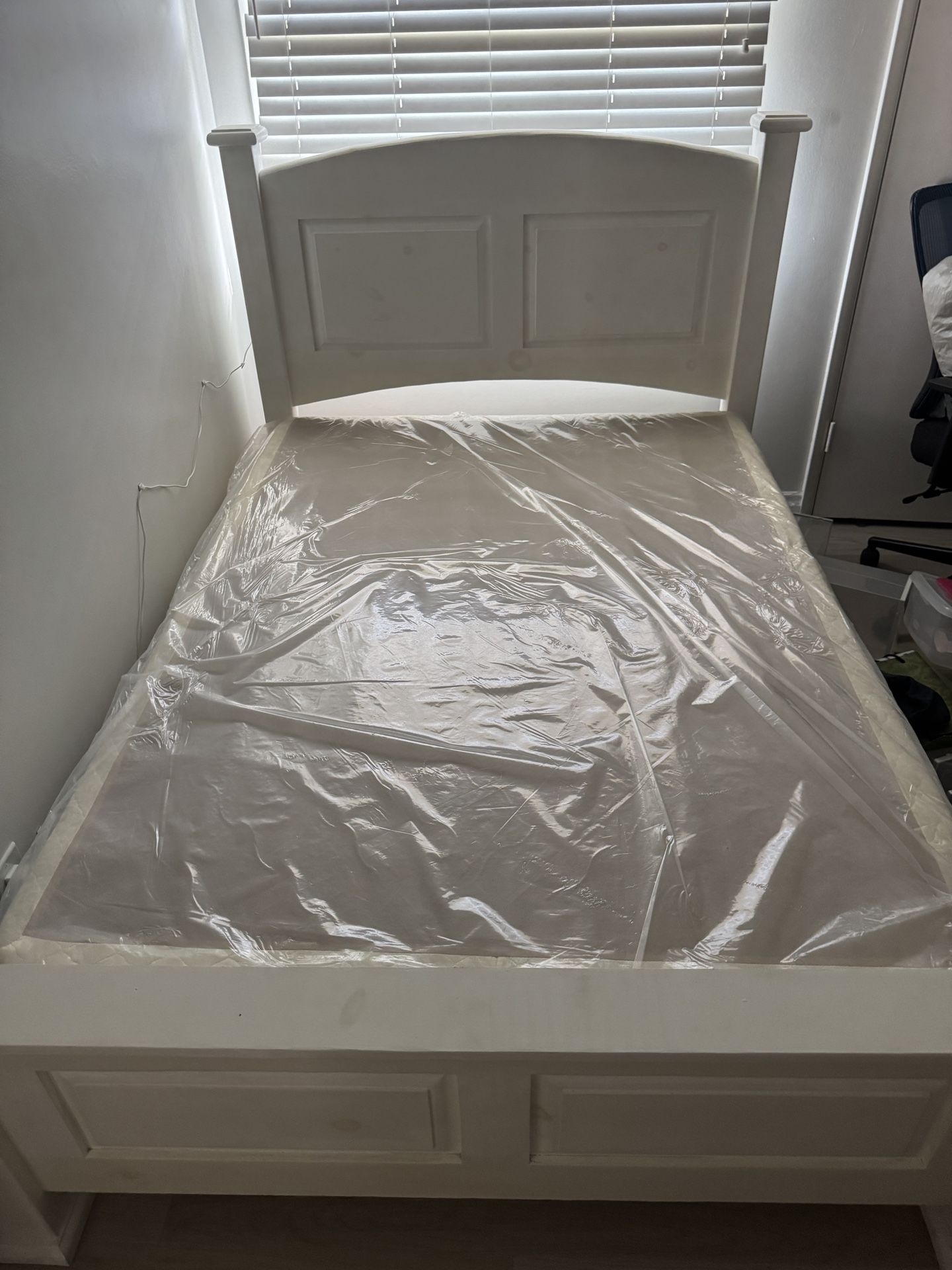 Queen bed