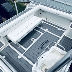 Boston Whaler Conquest 26