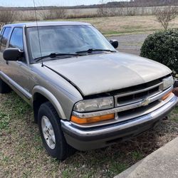 2002 Chevy S10 4x4  Parts Only 