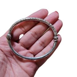 Vintage Tarnished Silver Toned Magnetic Hinged Bracelet