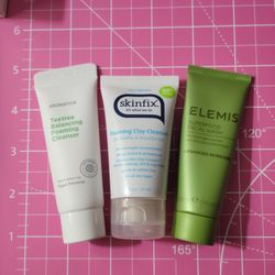 2 x Foaming Cleansers & 1 x Gel Cleanser + 2 High-End Cleanser Freebies 