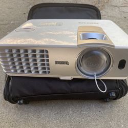 BenQ W1080ST Full HD 1080p short-throw DLP home theater projector