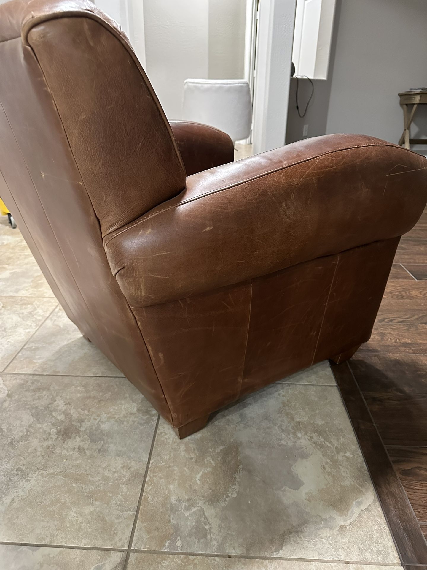 Bauhaus leather 2025 chair and ottoman