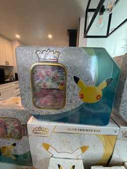 Pokémon TCG Sylveon ex Tin – 30th Anniversary