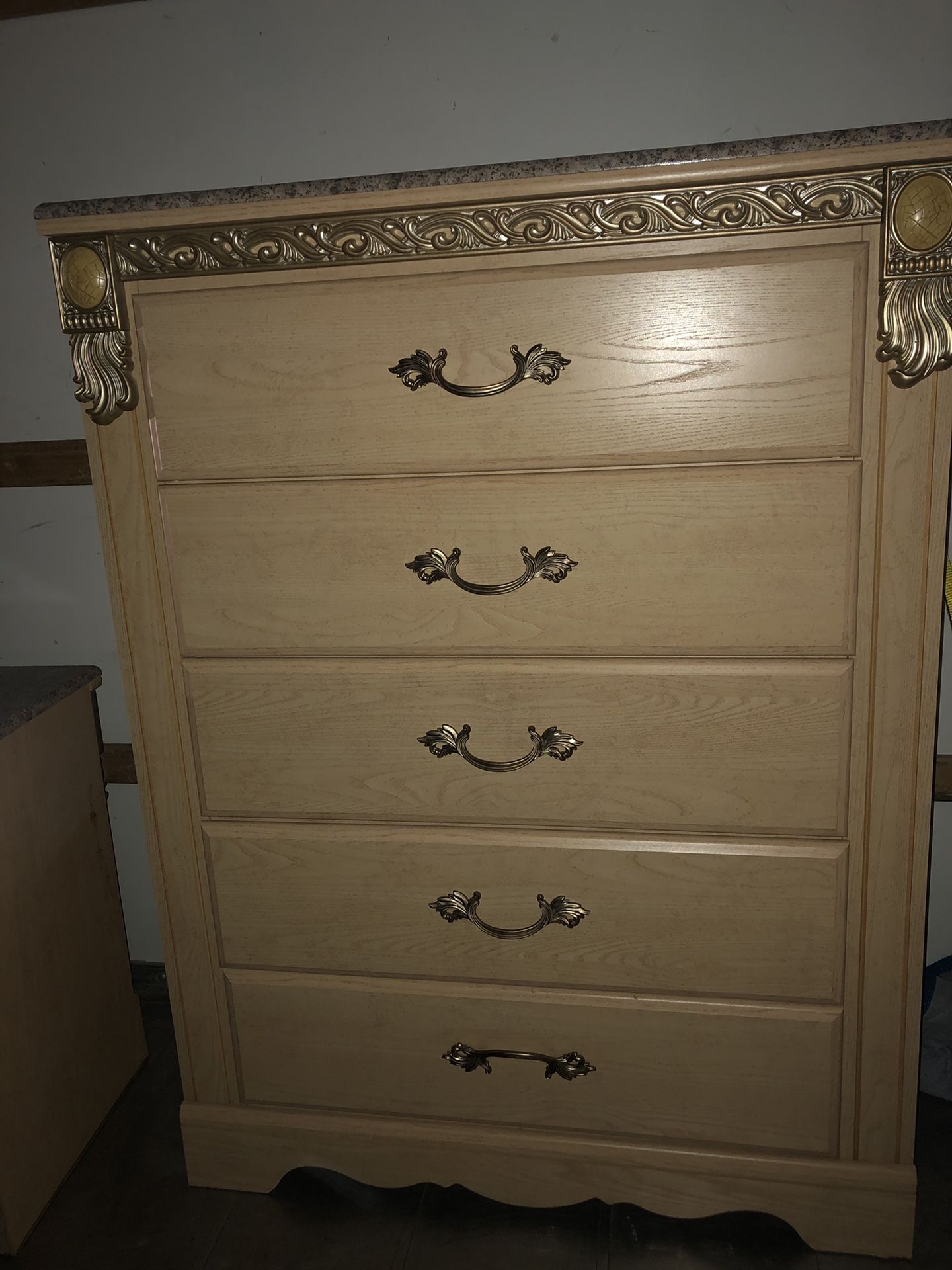 Nice Bedroom Set!! Great Price! Headboard, Chest of Drawers, and Nightstand!