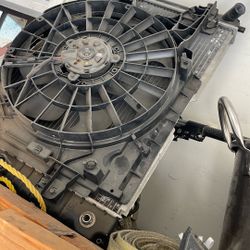 2013 Chevy Corvette Radiator Whit Fan Complete