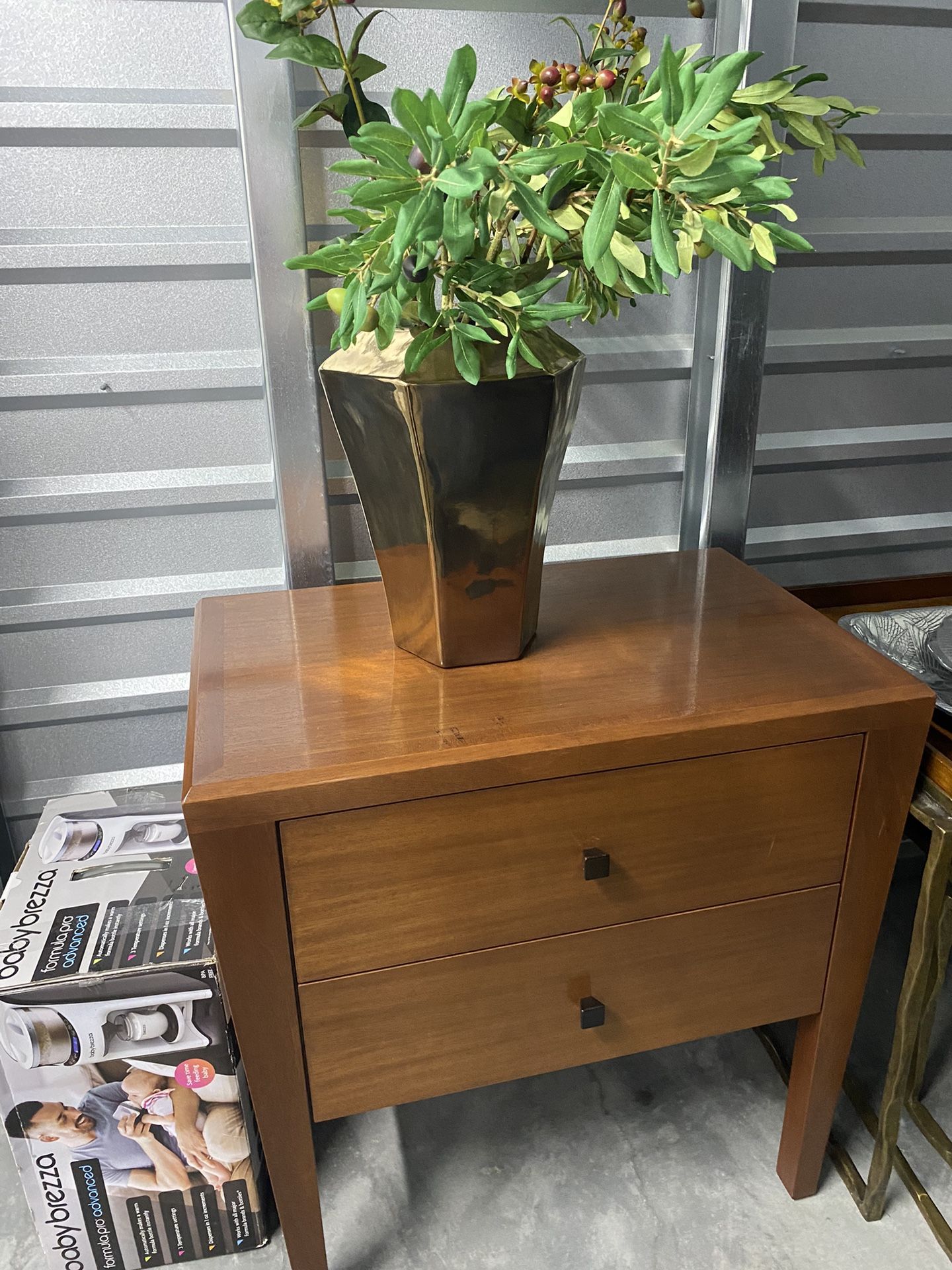 Nightstand/dresser