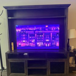 TV Stand/entertainment Center