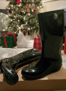 ugg rainboots size 8