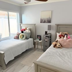 2 twin beds with mattress- Like new