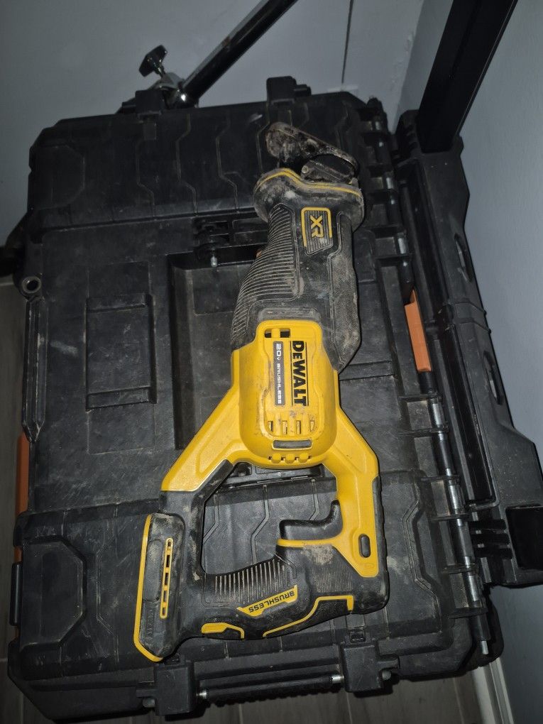 Dewalt Sawzall DCS382