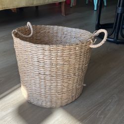 Wicker Basket 🧺