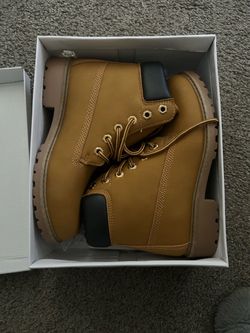 Wheat Tan Lace-Up Boots