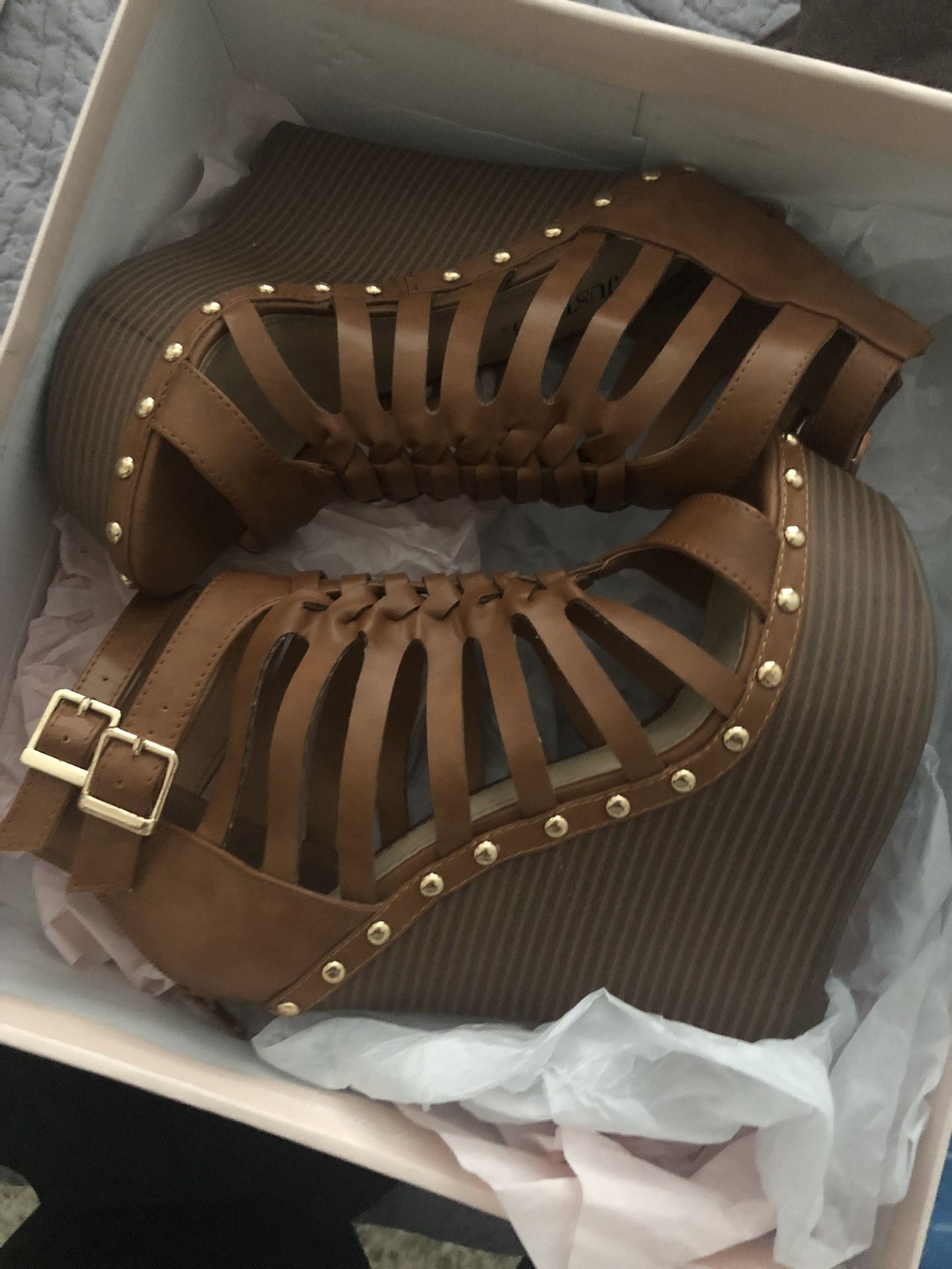 Tan strappy wedges hot hot!!! 🔥 6.5