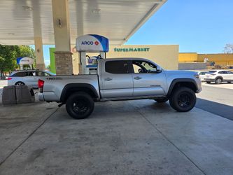 2016 TOYOTA TACOMA