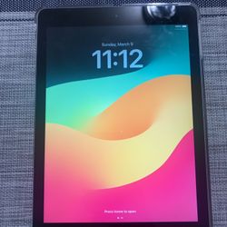 Apple iPad 6th Generation 32GB Unlocked Like New!