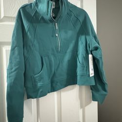 NWT Lululemon Cropped Scuba 