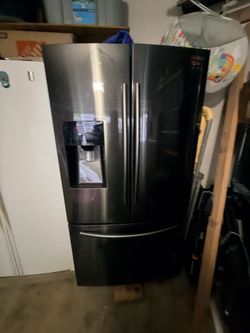 Selling Samsung black stainless steal refrigerator