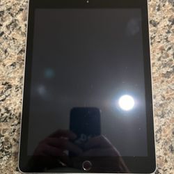 Apple iPad 5th generation Wi-Fi For Parts/Repair