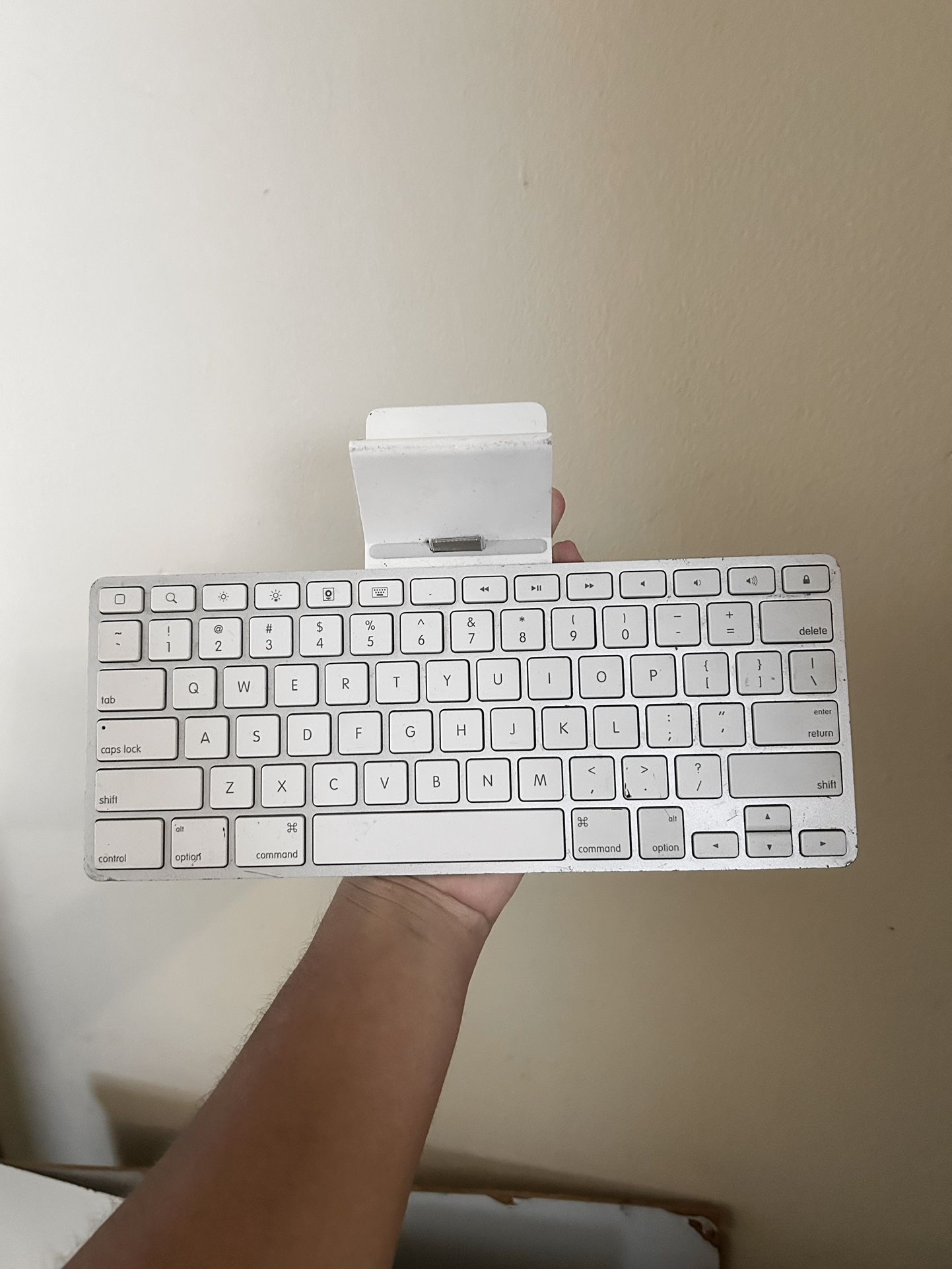 Apple Keyboard Dock for iPad – Classic Charging Station + Keyboard