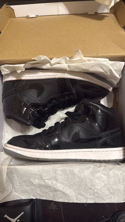 Air Jordan 1 MID SE black and white
