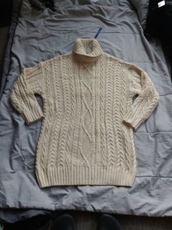 Forever 21 women's sweater knew