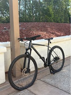 Specialized Mountain Bike – Clean Matte Black