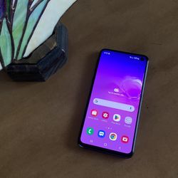 Samsung Galaxy S10e ( Unlocked) 128gb Gray Color