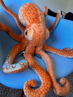 Giant octopus stuffy
