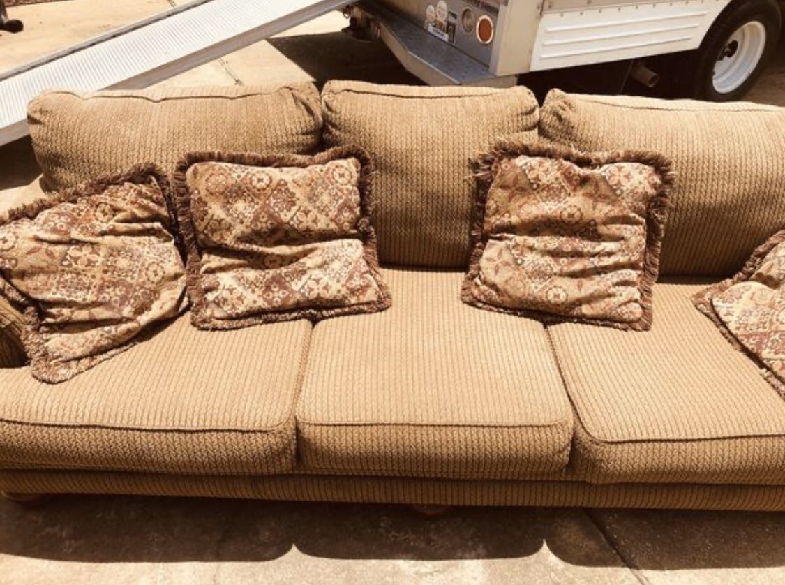 Couch/Love Seat/Rug Combo