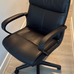 PU leather desk chair (Barely used Very good condition)