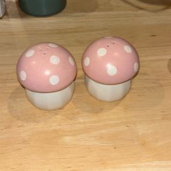 Mushroom Salt And Pepper Shakers 