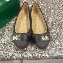 50$Brand New Authentic Michael Kors Size 7 Flats