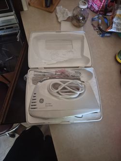 General Electric (GE) 225-Watt Hand Mixer