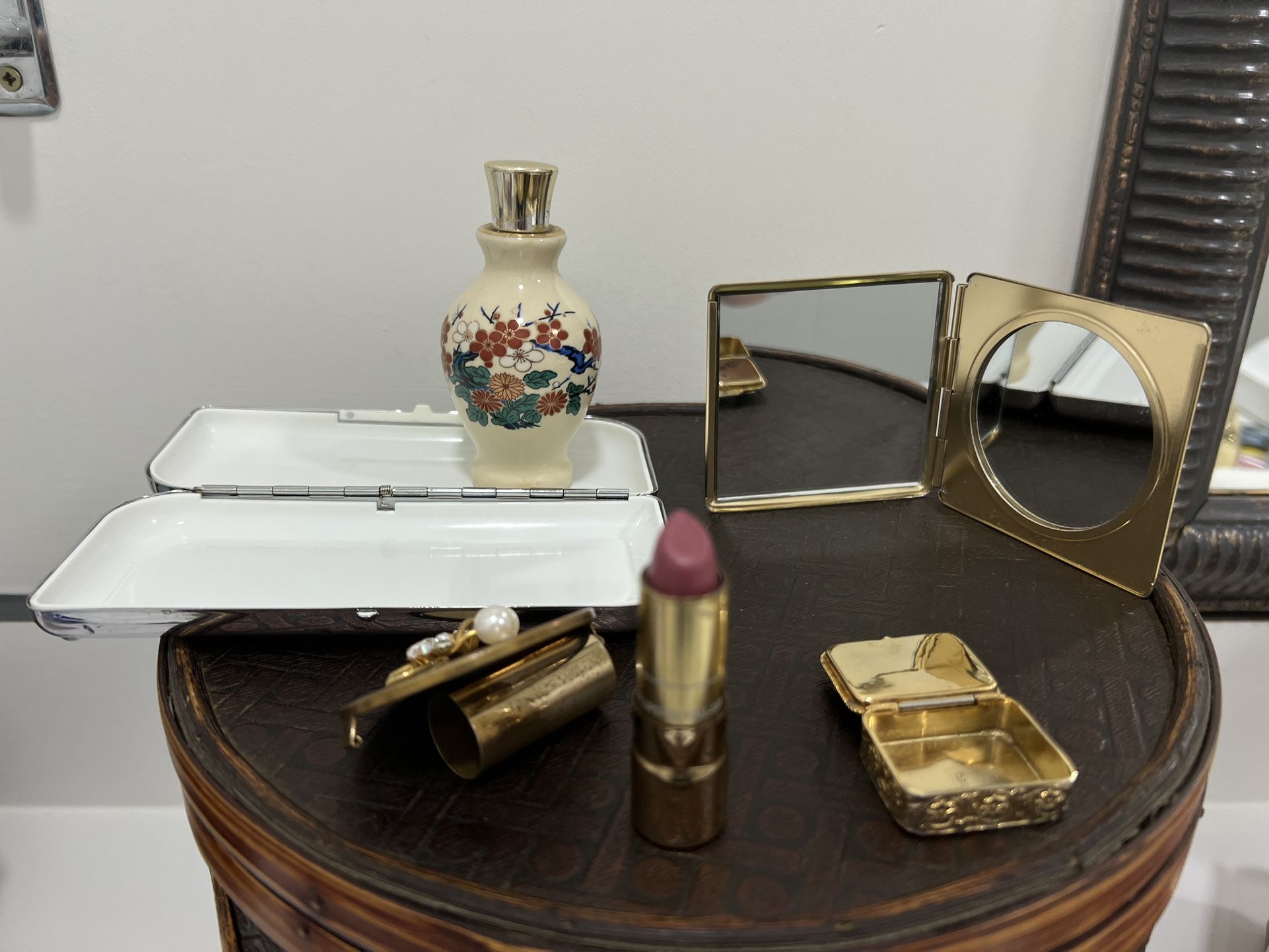 Vintage vanity Vintage Compact Mirror Antique Box case (Put your BIG GIRL PANTIES on and deal with it!) Vintage Italy Pill Box Case Vintage HAWAII