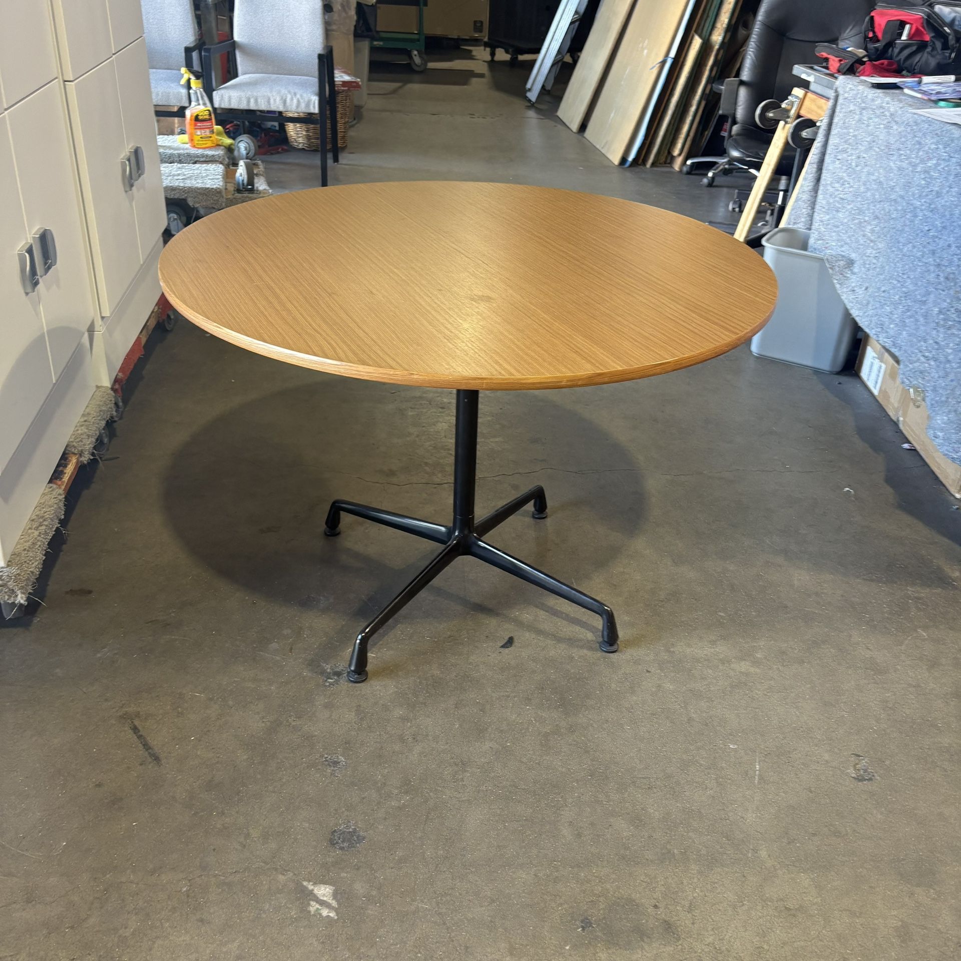 Round Table Lightly Used In Great Condition