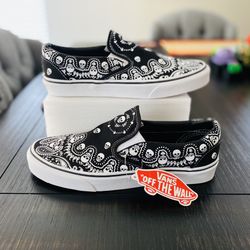 Vans Classic Slip On Skateboard Shoes Men 9 Womens 10.5 Bandana Paisley Skulls