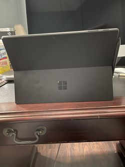 Surface Pro 7 - 300 gb - Almost New
