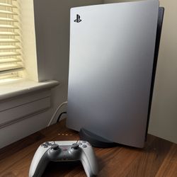 Ps5 with 30th Anniversary PlayStation Remote. 2.8TB Storage