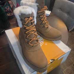 Women’s Timberland Boots Size 8 