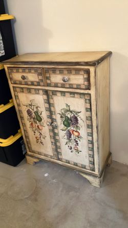 Kitchen cabinet
