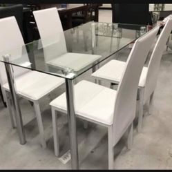 White Table And 4 Chairs (5 Piece ) Dining Set/ Dining Room Or Kitchen / Brand New✨
